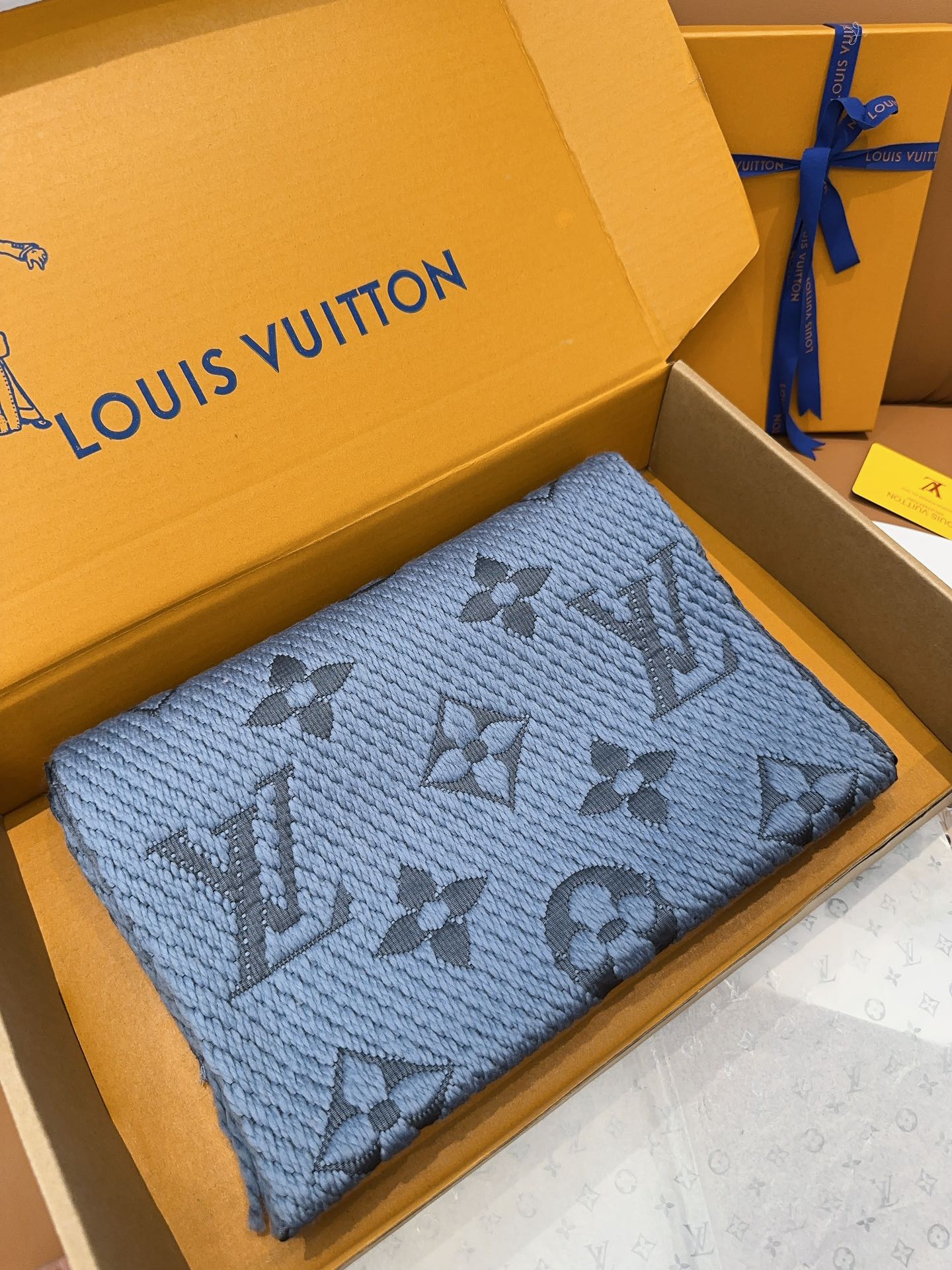 LV Autumn and Winter Wool Scarves Grey